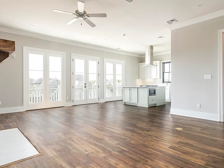 1007 Camellia Blvd #200 — Photo 1