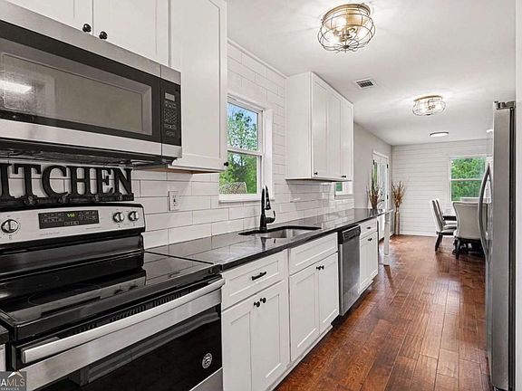 4th image of 2955 Peeksville Rd