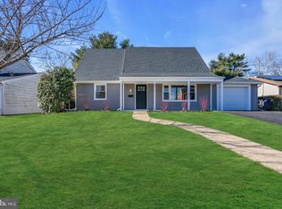 33 Hamilton Ln, Willingboro, NJ 08046
