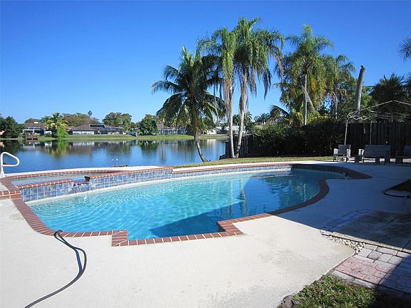 3rd image of 8009 NW 51st Court
