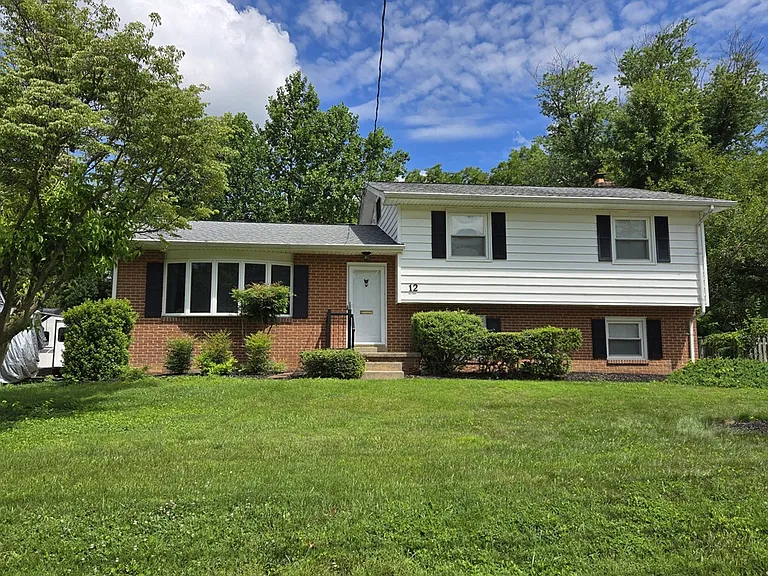12 Ritter Ln — Photo 1