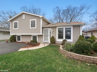 2413 E Sand Lake Rd, Lindenhurst, IL 60046