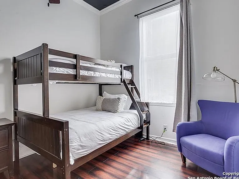 319 E Courtland Pl — Photo 6