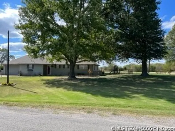 109 Sooner Dr, Nowata, OK 74048