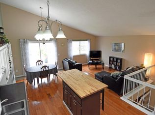1045 Aston Cir, Burnsville, MN 55337