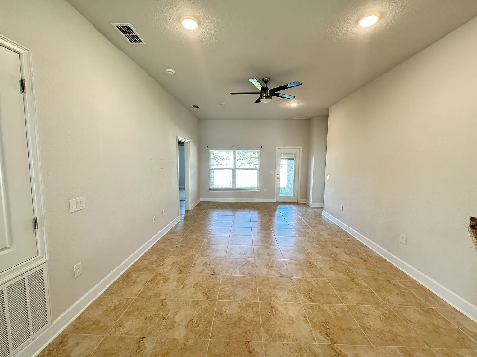 4 bed, 2.0 bath, 1846 sqft, $2,050 — Photo 2