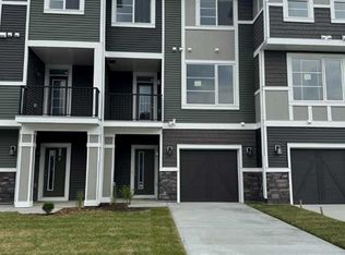 12 W Waterford Gln, Chestermere, AB T1X2T8