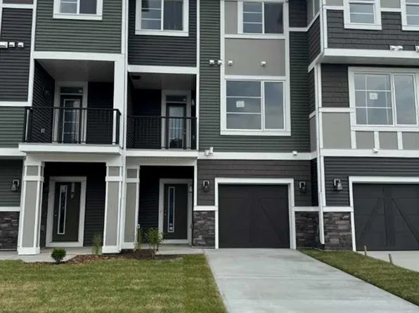 12 W Waterford Gln, Chestermere, AB T1X 2T8