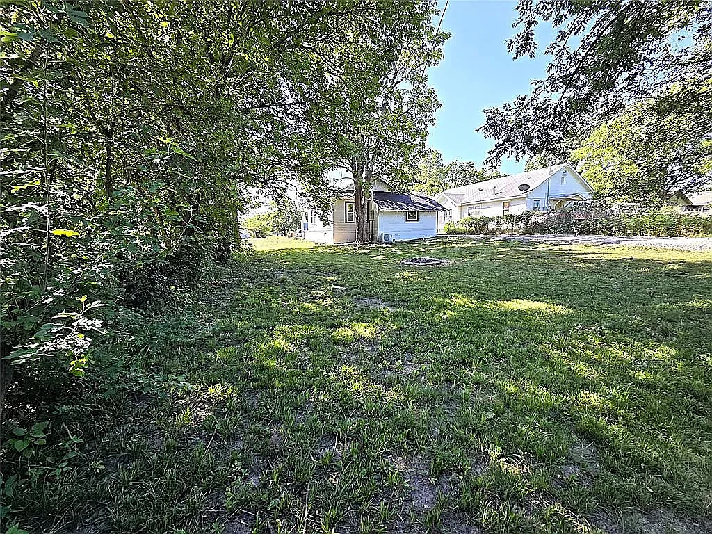 3 bed, 900 sqft, $850 — Photo 3