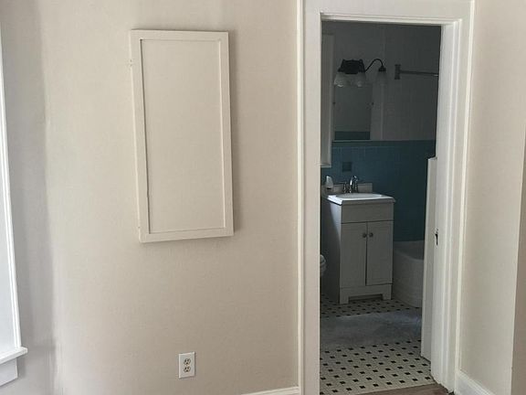 4th image of 1A Gables Pl #1