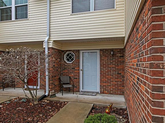 2nd image of 324 Devonshire Ct #D