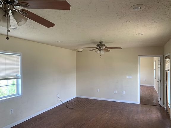3rd image of 11500 W Helm St