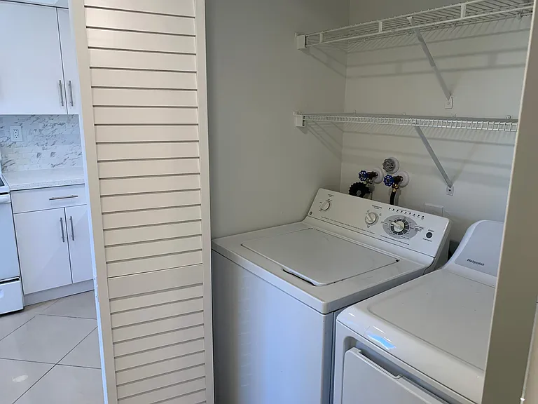 281 W Park Dr #2 — Photo 15
