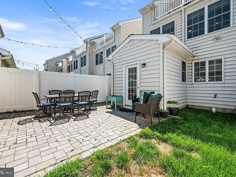 625 W Mulberry St — Photo 34