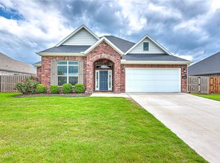 2020 W Chandler Ave, Rogers, AR 72758