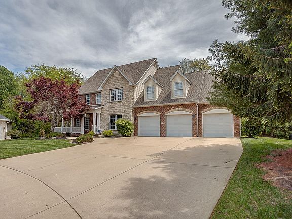 2nd image of 10 Wildwood Ct