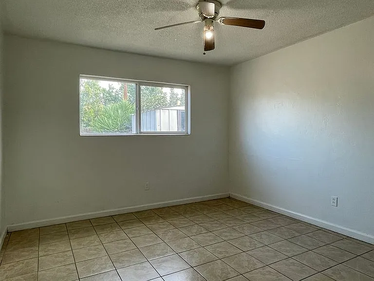 404 Lime Ave — Photo 8