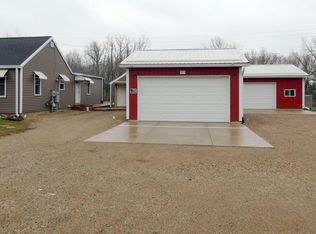 8674 Round Lake Rd, Laingsburg, MI 48848