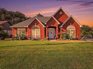 100 Robin Ave, Bridge City, TX 77611