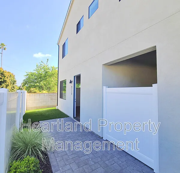 4115 Clairemont Mesa Blvd — Photo 1