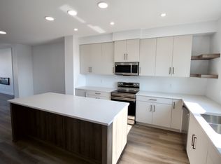 5805 97a Ave NW, Edmonton, AB T6B1E3