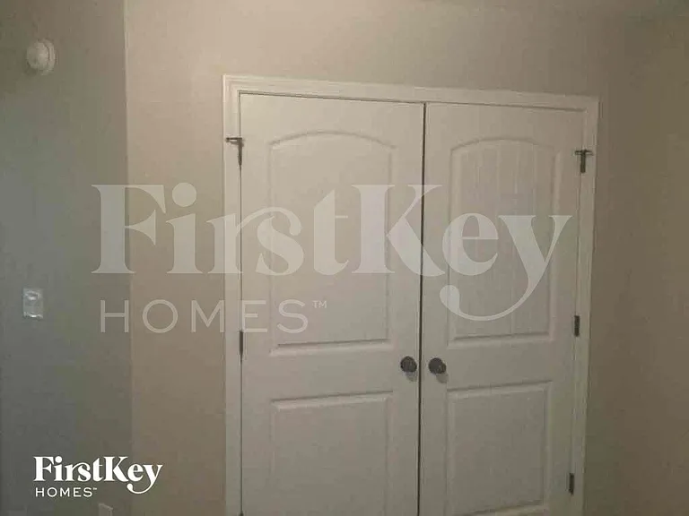 320 Nelson Ln — Photo 8