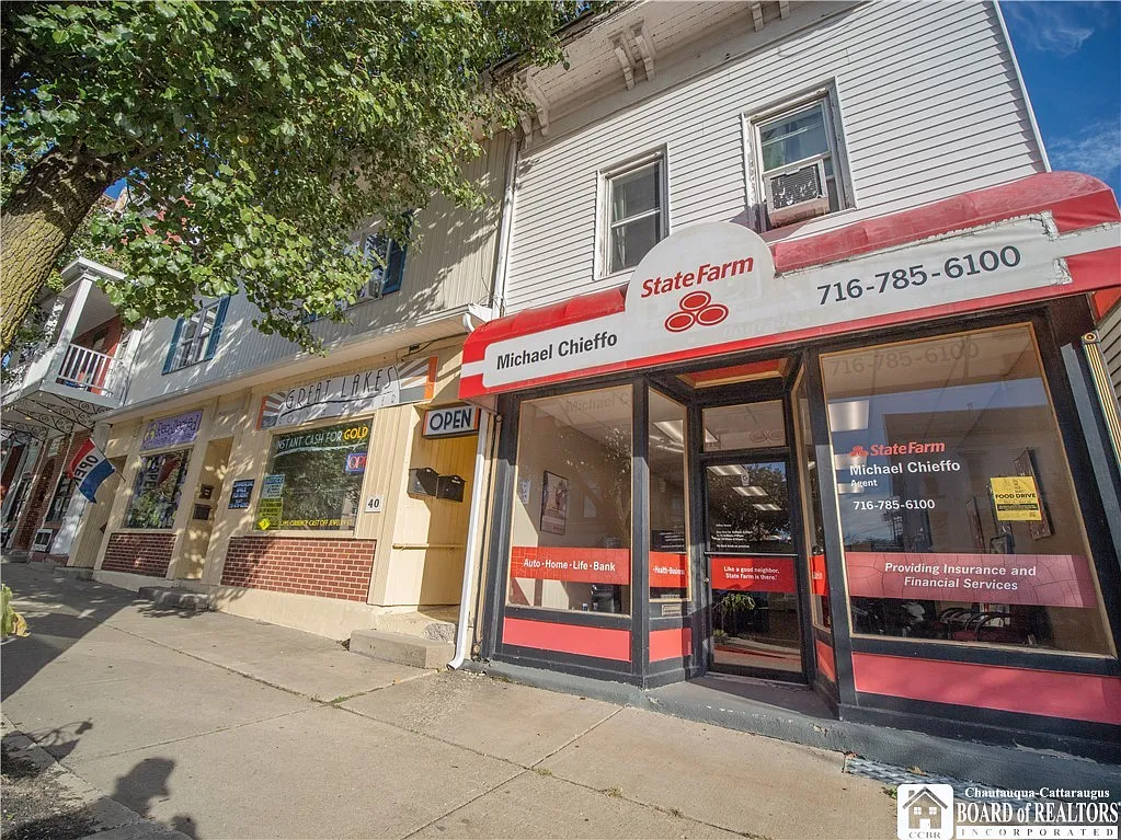 38-42 W Main St photo 1