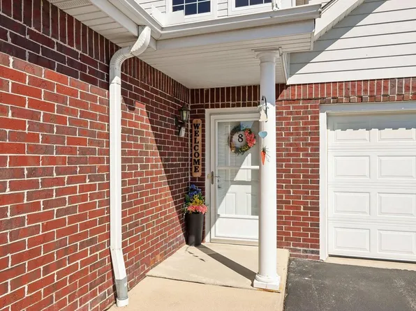 12136 West Virginia CIRCLE #8, Franklin, WI 53132