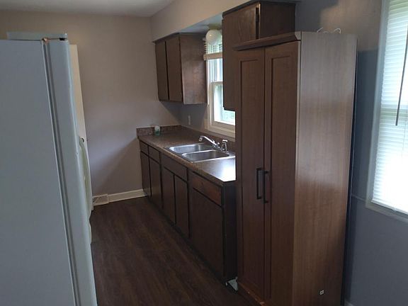 5th image of 2420 Radford Rd