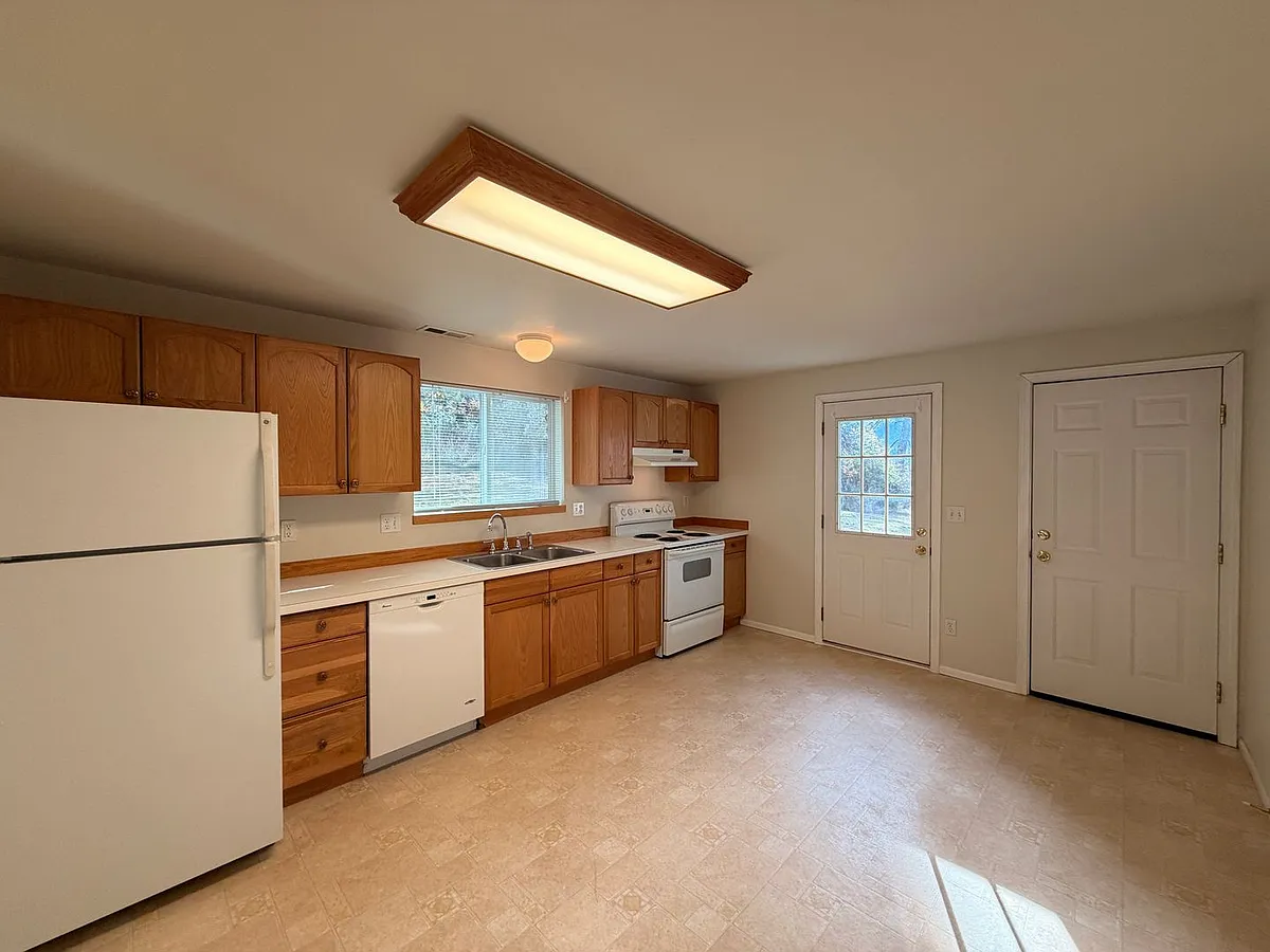 Building Photo - 442 Willow Creek Ln #488