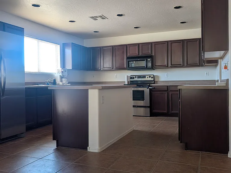 32890 N Cherry Creek Rd — Photo 3