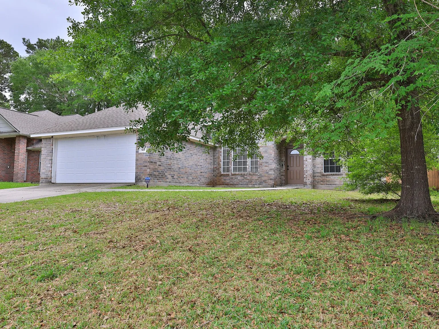 3 bed, 2.0 bath, 1910 sqft, $1,950 — Photo 3