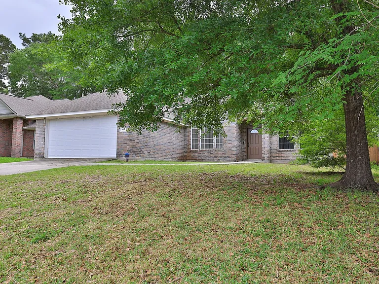 909 Katie Ln — Photo 3