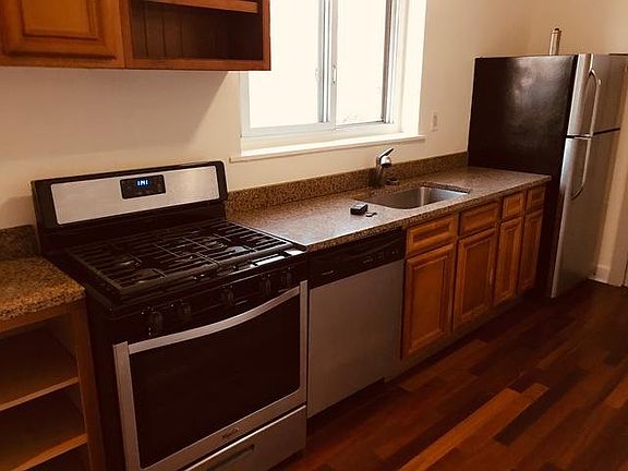 2nd image of 1107 N Sacramento Ave #3RT