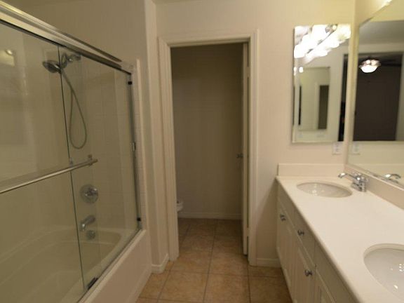 3rd floor MB3 bath room