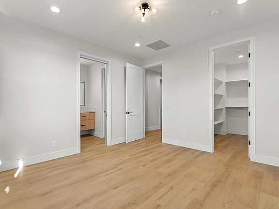 5th image of 1048 Tartan Ln