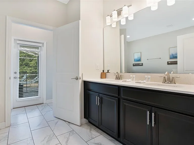 1613 Maidstone Ct — Photo 10