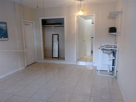 2nd image of 4121 Thomas St