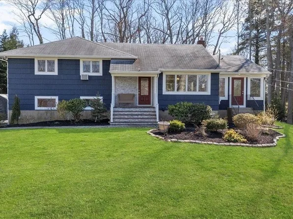 8 Avon Court, Dix Hills, NY 11746