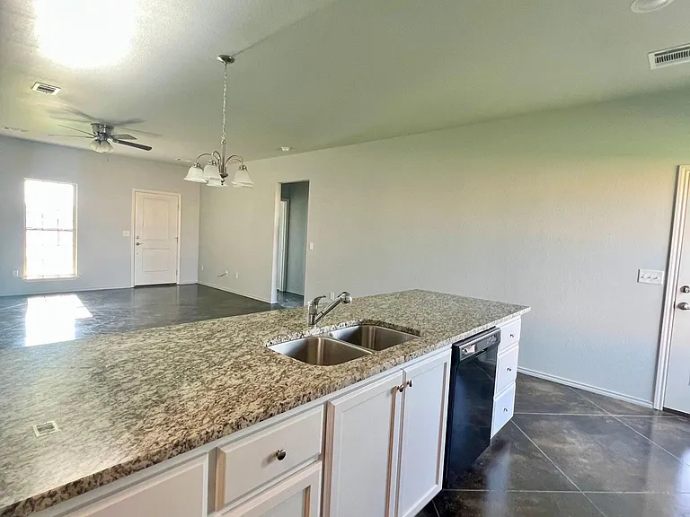 5009 Weiblen St — Photo 14