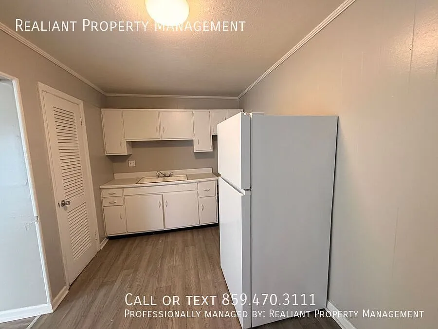 Building Photo - 1708B17 Jennifer Rd #B17