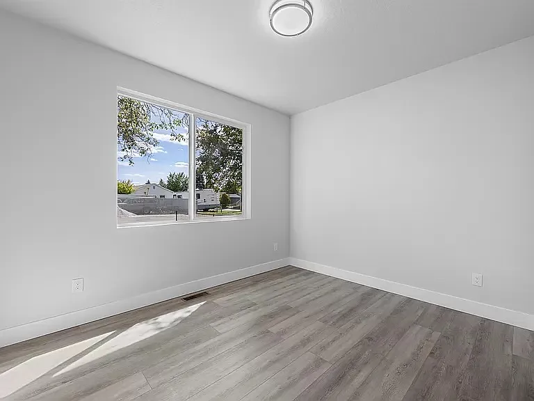 3807 E 27th Ave — Photo 12