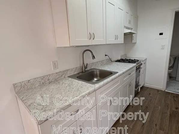 317 Route 31 N APT 1, Hopewell, NJ 08525