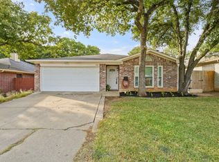 1116 Stone Creek Dr, Mansfield, TX 76063