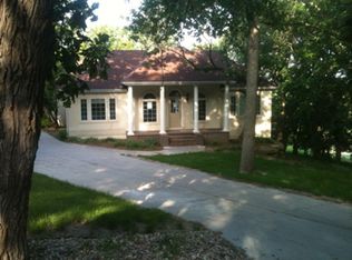 1016 S 220th St, Elkhorn, NE 68022