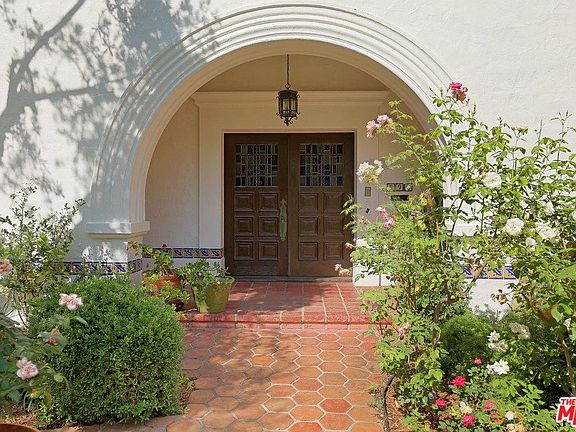 5th image of 592 N Beverly Glen Blvd
