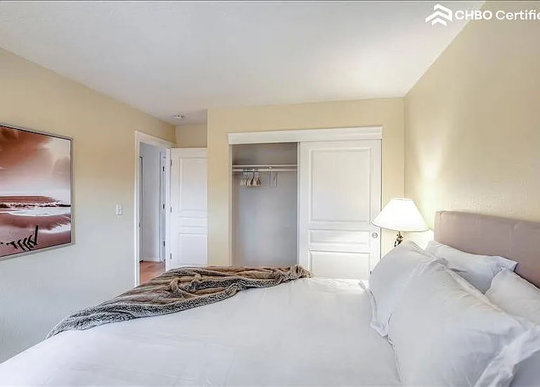 Large bedroom 2