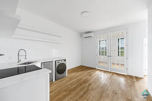 441 Wilson Ave Photo 1