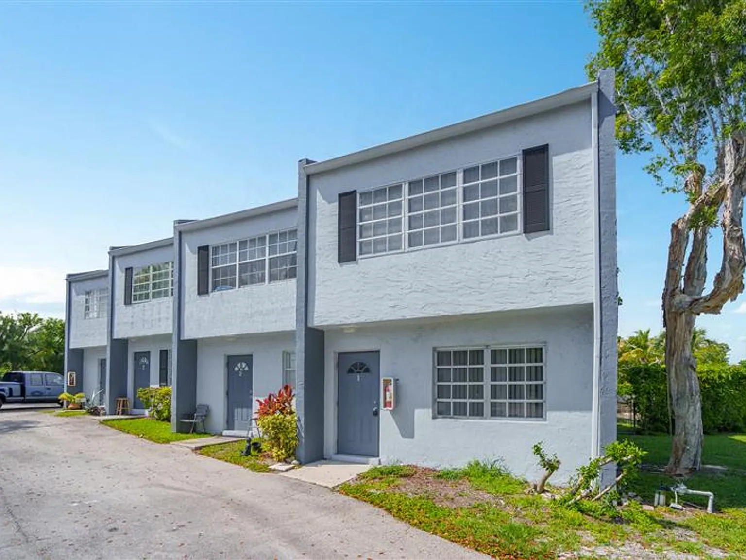Vista Townhomes — Photo 2