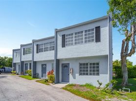 Vista Townhomes, 2 br / 1.0 ba, $0